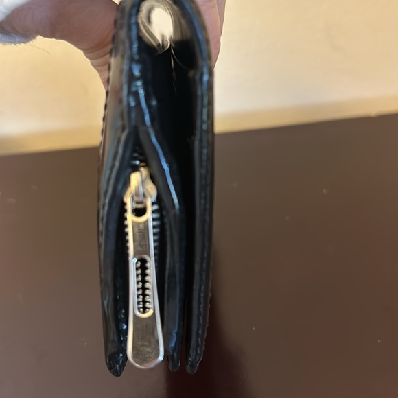 Burberry vintage bifold wallet. Good used condition. Comes with COA! - Picture 5 of 8